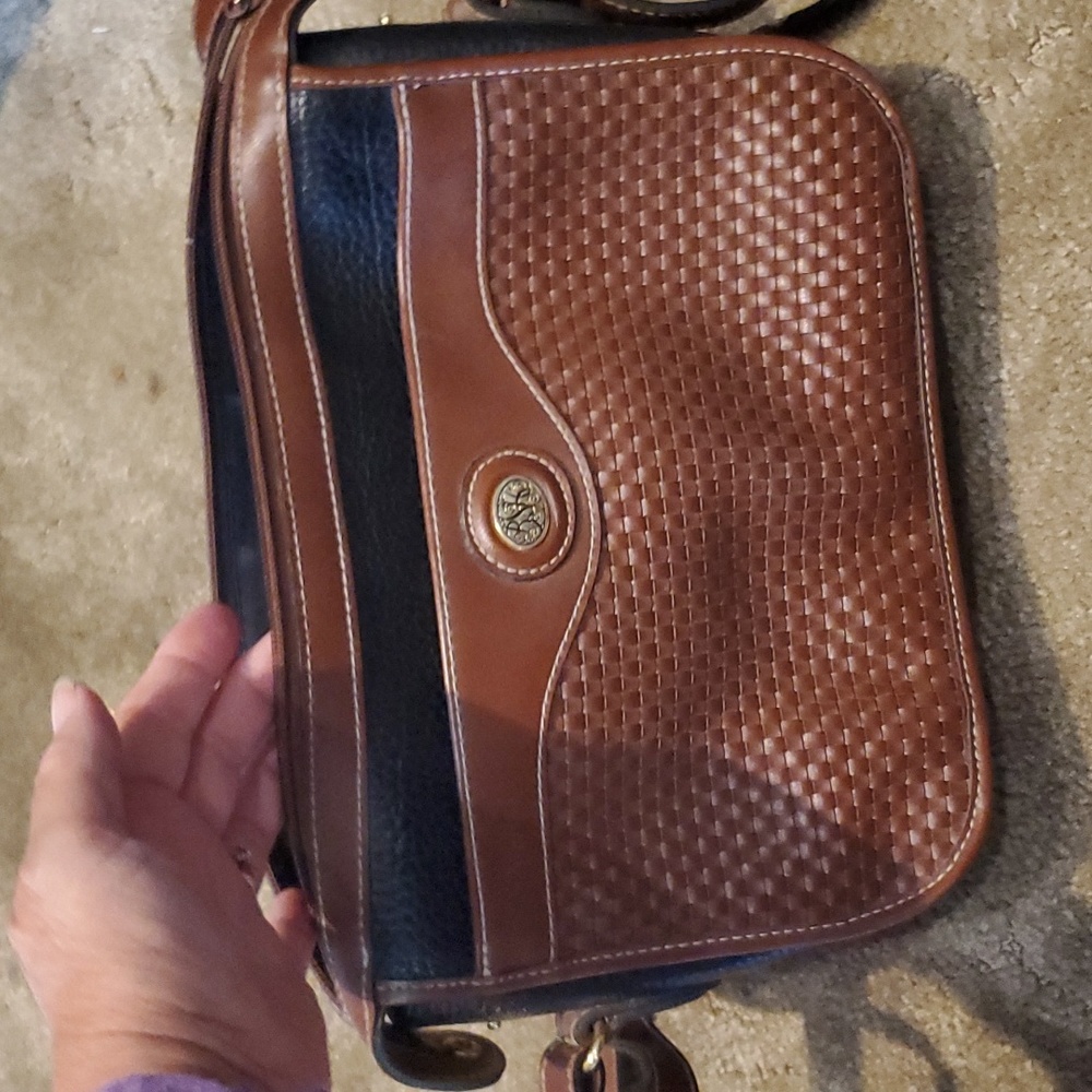 A & W bag, adj straps, woven, 3 pockets inside, 1 out. Comb w coco wallet f $26.